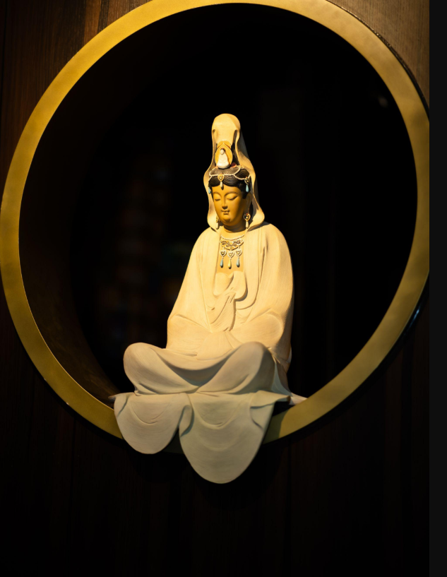 Hình ảnh Quan Âm Biểu Tượng của Từ Bi và Chăm Sóc.png